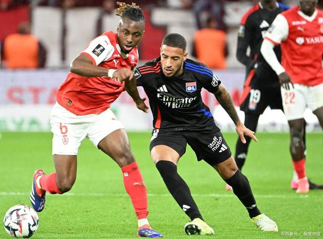 斯特拉斯堡队中场发挥出色，对球队取得连胜的简单介绍