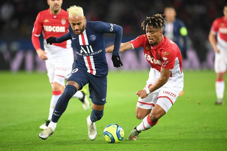 包含圣埃蒂安客场战胜里昂，提升排名的词条