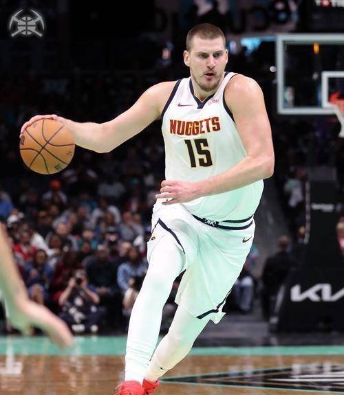 关于约基奇狂砍关键时刻神级表现分，关键时刻神级表现迎来新赛季高光！的信息